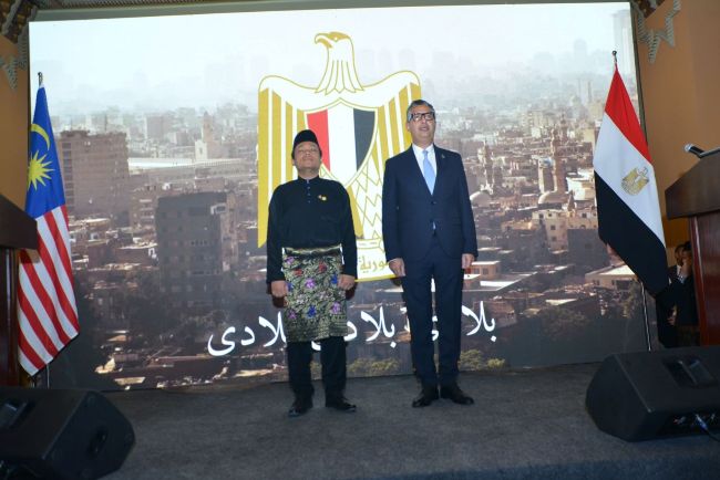 Le Centre Africain de Recherche (ACRESS) participe à la Célébration de la Fête Nationale de la Malaisie au Caire… L’Ambassadeur confirme le Partenariat Stratégique avec l’Égypte
