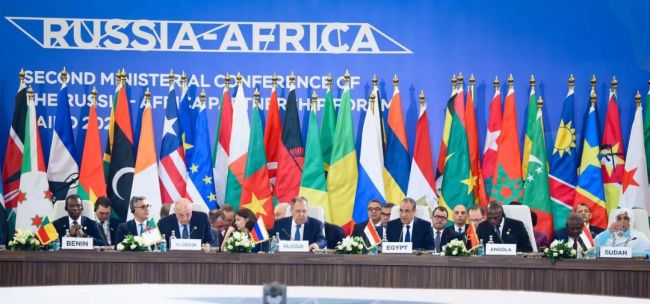 منتدى روسيا–إفريقيا في القاهرة: لافروف يؤكد الدور المركزي لأفريقيا في النظام العالمي متعدد الأقطاب
